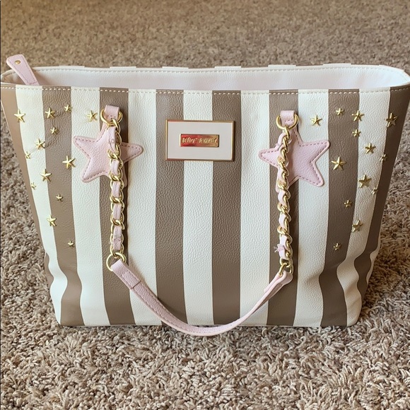 Betsey Johnson Handbags - Betsey Johnson Purse 🌟